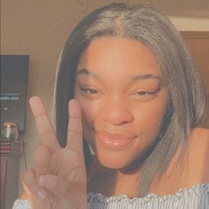 Meet your Posher, Anaya